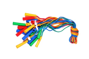 Skakanka sznurkowa z plastikowymi rączkami