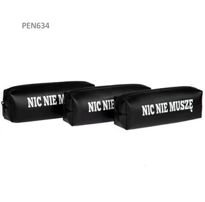 Piórnik jednokomorowy - Nic nie muszę Piórnik jednokomorowy - Nic nie muszę