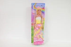 Barbie Księżniczka Lalka różowy strój HRR08