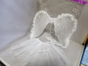 Skrzydełka ze spódniczką, różdżka, aureolka