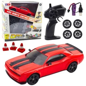 Auto sportowe RC z wymiennymi kołami czerwone Auto sportowe RC z wymiennymi kołami czerwone
