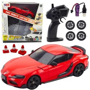 Auto sportowe RC z wymiennymi kołami czerwone Auto sportowe RC z wymiennymi kołami czerwone